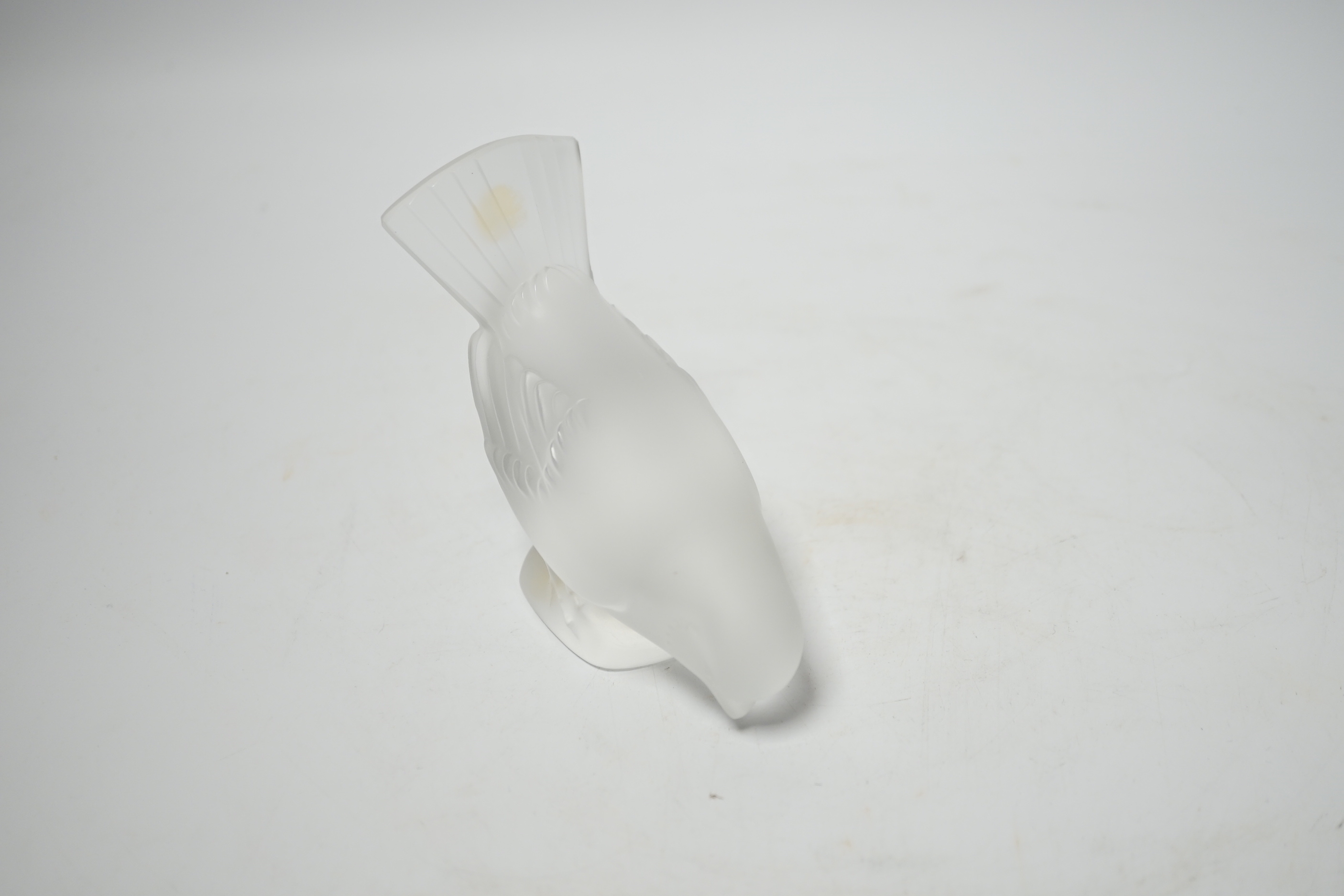 A modern Lalique frosted glass model of a bird, 10cm tall